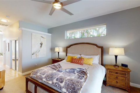 House in Cape Coral, Florida 4 bedrooms, 227.24 sq.m. № 1722642 - photo 15