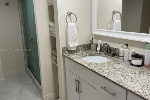 Condo in Hallandale Beach, Florida, 2 bedrooms  № 2068950 - photo 8