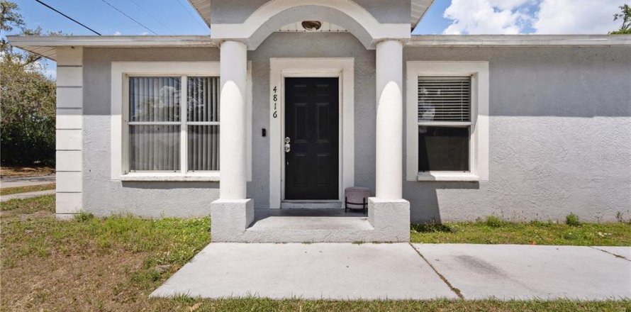 House in Tampa, Florida 3 bedrooms, 111.48 sq.m. № 1834963