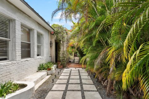 Casa en venta en Miami, Florida, 4 dormitorios, 252.88 m2 № 1953536 - foto 5