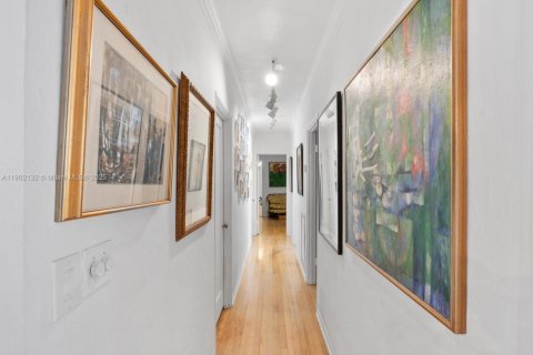 Casa en venta en Miami, Florida, 4 dormitorios, 252.88 m2 № 1953536 - foto 18