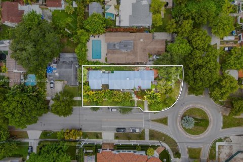 Casa en venta en Miami, Florida, 4 dormitorios, 252.88 m2 № 1953536 - foto 1