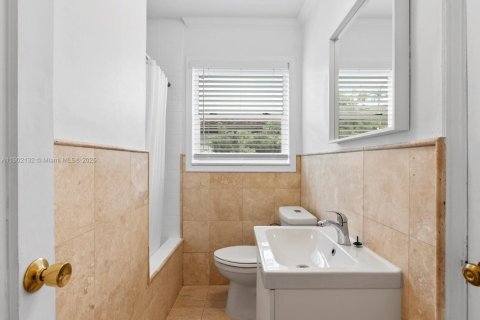 Casa en venta en Miami, Florida, 4 dormitorios, 252.88 m2 № 1953536 - foto 26