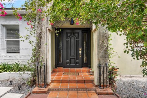 Casa en venta en Miami, Florida, 4 dormitorios, 252.88 m2 № 1953536 - foto 3