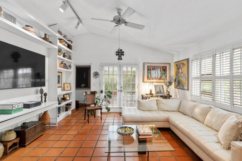 Casa en venta en Miami, Florida, 4 dormitorios, 252.88 m2 № 1953536 - foto 9