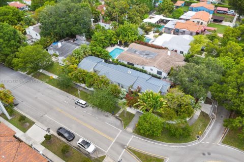 Casa en venta en Miami, Florida, 4 dormitorios, 252.88 m2 № 1953536 - foto 2