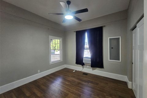 Villa ou maison à louer à Tampa, Floride: 4 chambres, 131.18 m2 № 2227826 - photo 5