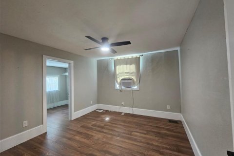 Villa ou maison à louer à Tampa, Floride: 4 chambres, 131.18 m2 № 2227826 - photo 11