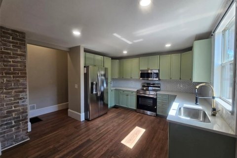 Villa ou maison à louer à Tampa, Floride: 4 chambres, 131.18 m2 № 2227826 - photo 2