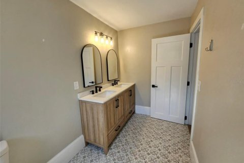 Villa ou maison à louer à Tampa, Floride: 4 chambres, 131.18 m2 № 2227826 - photo 9