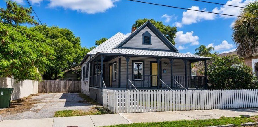 Villa ou maison à Tampa, Floride 4 chambres, 131.18 m2 № 2227826