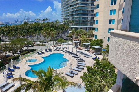Condominio en venta en Miami Beach, Florida, 3 dormitorios, 217.39 m2 № 1961229 - foto 2