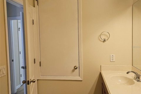 Townhouse in Windermere, Florida 3 bedrooms, 137.5 sq.m. № 2229590 - photo 25