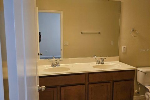 Townhouse in Windermere, Florida 3 bedrooms, 137.5 sq.m. № 2229590 - photo 24