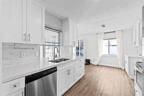 Villa ou maison à vendre à Boca Raton, Floride: 3 chambres, 146.51 m2 № 2051244 - photo 9