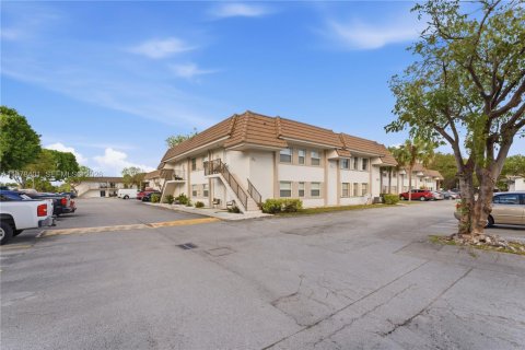 Condo in Miami, Florida, 2 bedrooms  № 2042070 - photo 22