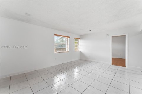 Condo in Miami, Florida, 2 bedrooms  № 2042070 - photo 17