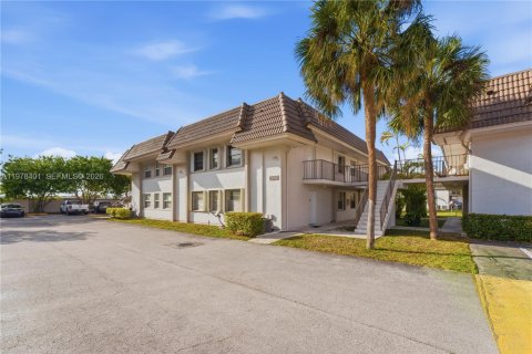 Condo in Miami, Florida, 2 bedrooms  № 2042070 - photo 24