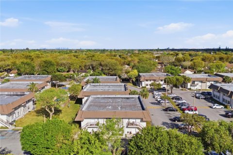 Condo in Miami, Florida, 2 bedrooms  № 2042070 - photo 30