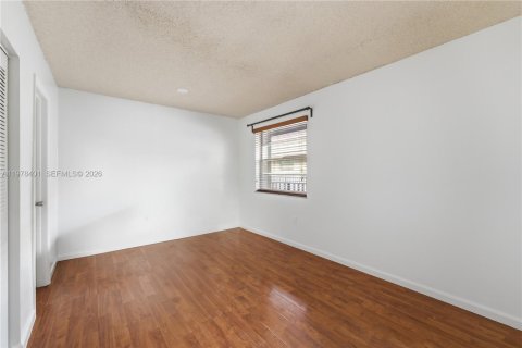 Condo in Miami, Florida, 2 bedrooms  № 2042070 - photo 16