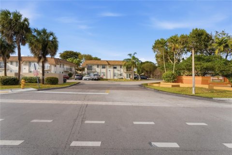 Condo in Miami, Florida, 2 bedrooms  № 2042070 - photo 18