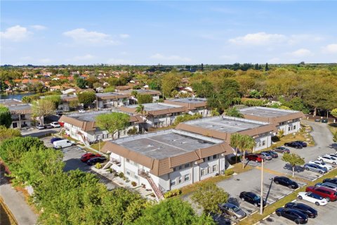 Condo in Miami, Florida, 2 bedrooms  № 2042070 - photo 26
