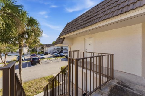 Condo in Miami, Florida, 2 bedrooms  № 2042070 - photo 3