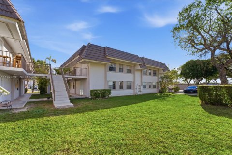 Condo in Miami, Florida, 2 bedrooms  № 2042070 - photo 20