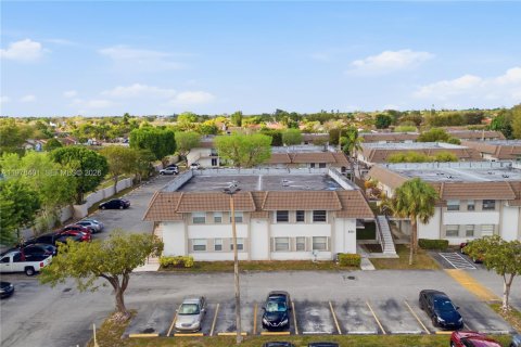 Condo in Miami, Florida, 2 bedrooms  № 2042070 - photo 21