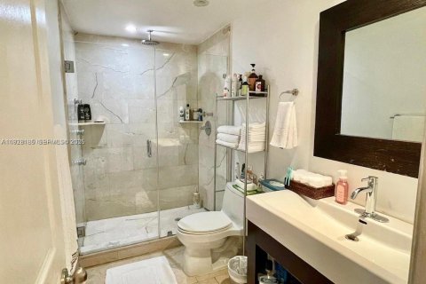 Снять в аренду кондоминиум в Санни-Айлс-Бич, Флорида 2 спальни, 141.68м2, № 1986984 - фото 22