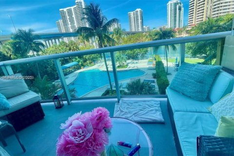 Снять в аренду кондоминиум в Санни-Айлс-Бич, Флорида 2 спальни, 141.68м2, № 1986984 - фото 2