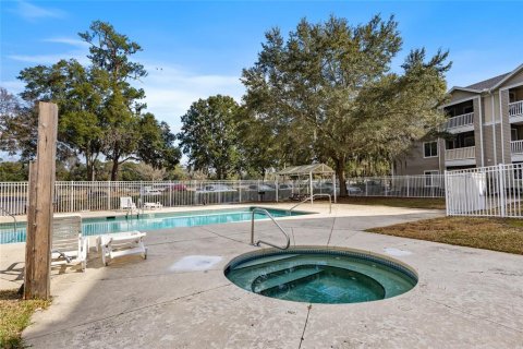 Condo in Gainesville, Florida, 4 bedrooms  № 1536532 - photo 12