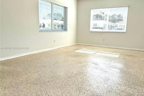 Casa en alquiler en Miami Beach, Florida, 1 dormitorio, 69.68 m2 № 1995647 - foto 5