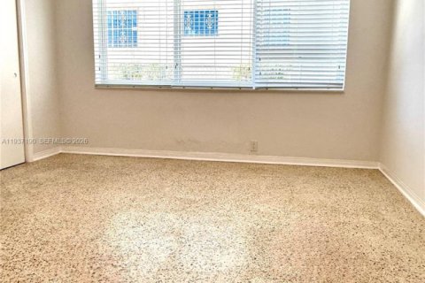 Casa en alquiler en Miami Beach, Florida, 1 dormitorio, 69.68 m2 № 1995647 - foto 17