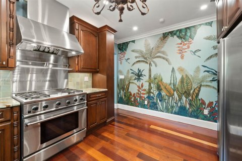 House in Coral Gables, Florida 4 bedrooms, 155.52 sq.m. № 1443664 - photo 9