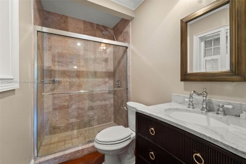 House in Coral Gables, Florida 4 bedrooms, 155.52 sq.m. № 1443664 - photo 12