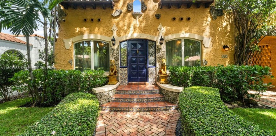 House in Coral Gables, Florida 4 bedrooms, 155.52 sq.m. № 1443664