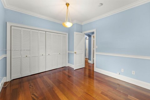 House in Coral Gables, Florida 4 bedrooms, 155.52 sq.m. № 1443664 - photo 11