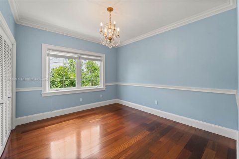 House in Coral Gables, Florida 4 bedrooms, 155.52 sq.m. № 1443664 - photo 10