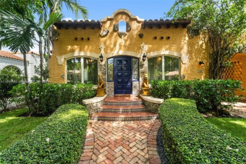 House in Coral Gables, Florida 4 bedrooms, 155.52 sq.m. № 1443664 - photo 24