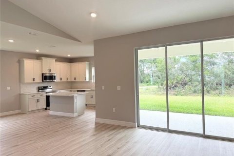 House in Sebring, Florida 4 bedrooms, 194.35 sq.m. № 2214369 - photo 3