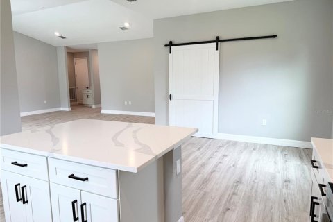 House in Sebring, Florida 4 bedrooms, 194.35 sq.m. № 2214369 - photo 6