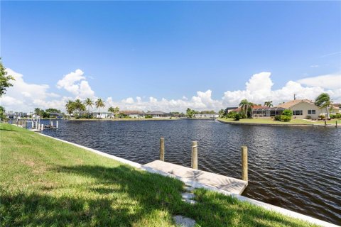 Villa ou maison à vendre à Punta Gorda, Floride: 3 chambres, 219.9 m2 № 2329781 - photo 6
