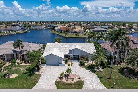 House in Punta Gorda, Florida 3 bedrooms, 219.9 sq.m. № 2329781