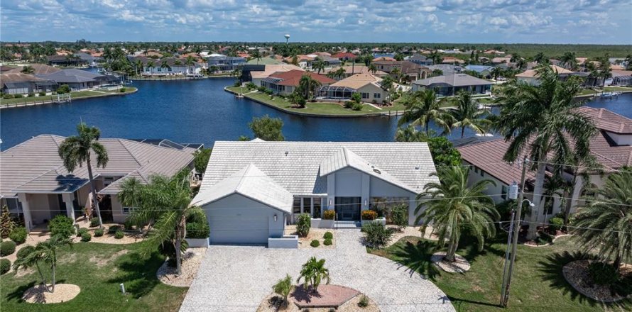 Villa ou maison à Punta Gorda, Floride 3 chambres, 219.9 m2 № 2329781