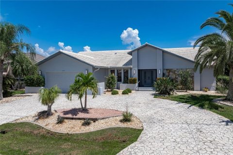 Villa ou maison à vendre à Punta Gorda, Floride: 3 chambres, 219.9 m2 № 2329781 - photo 16