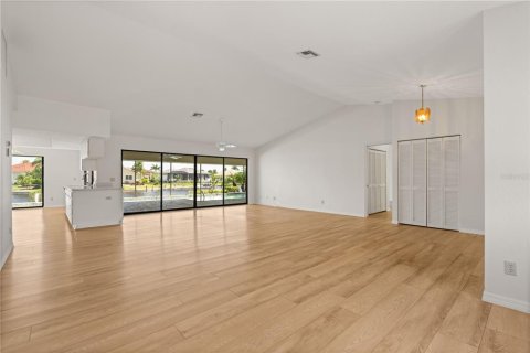 Villa ou maison à vendre à Punta Gorda, Floride: 3 chambres, 219.9 m2 № 2329781 - photo 3