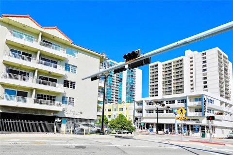 Condominio en Miami Beach, Florida, 2 dormitorios № 2432549