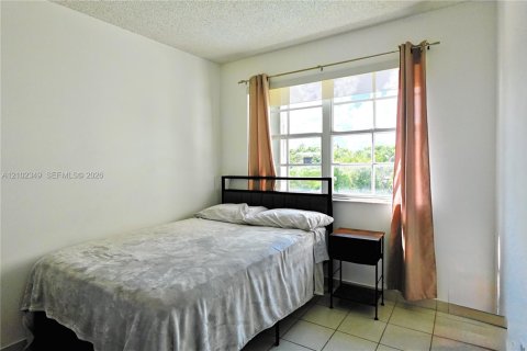 Condominio en venta en Miami Beach, Florida, 2 dormitorios, 65.96 m2 № 2432549 - foto 11