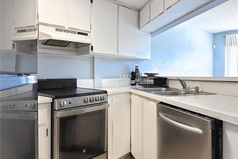Condominio en venta en Miami Beach, Florida, 2 dormitorios, 65.96 m2 № 2432549 - foto 6